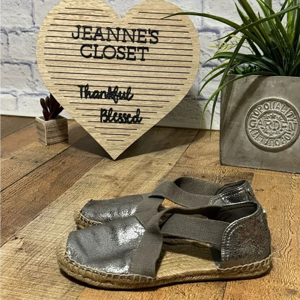 TORY BURCH Silver Leather Espadrille Sandals Sz 5.5 Elastic Gray Crossed Straps